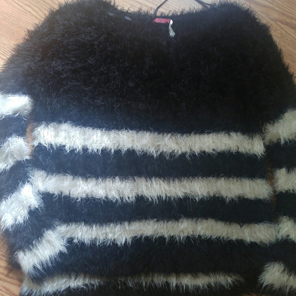 Black white fuzzy sweater left on Huston